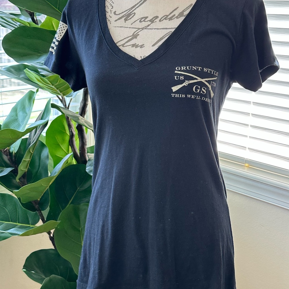 Grunt Style Women's Black V-Neck Top